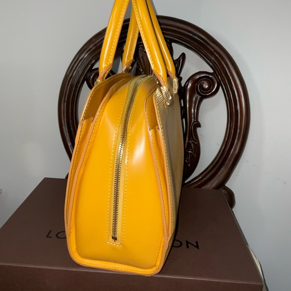Louis Vuitton Triana Epi yellow - Picture 4 of 7